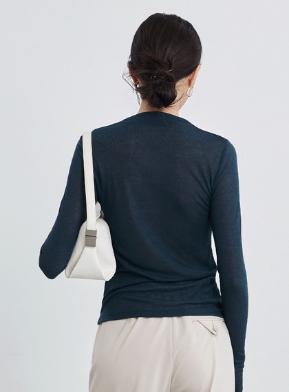 半高領舒適高彈內搭上衣